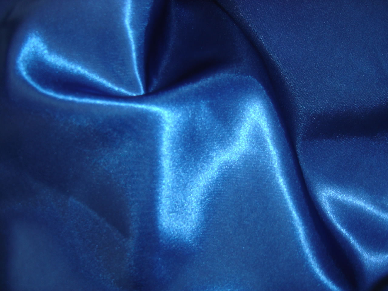 132" RND ROYAL BLUE SATIN