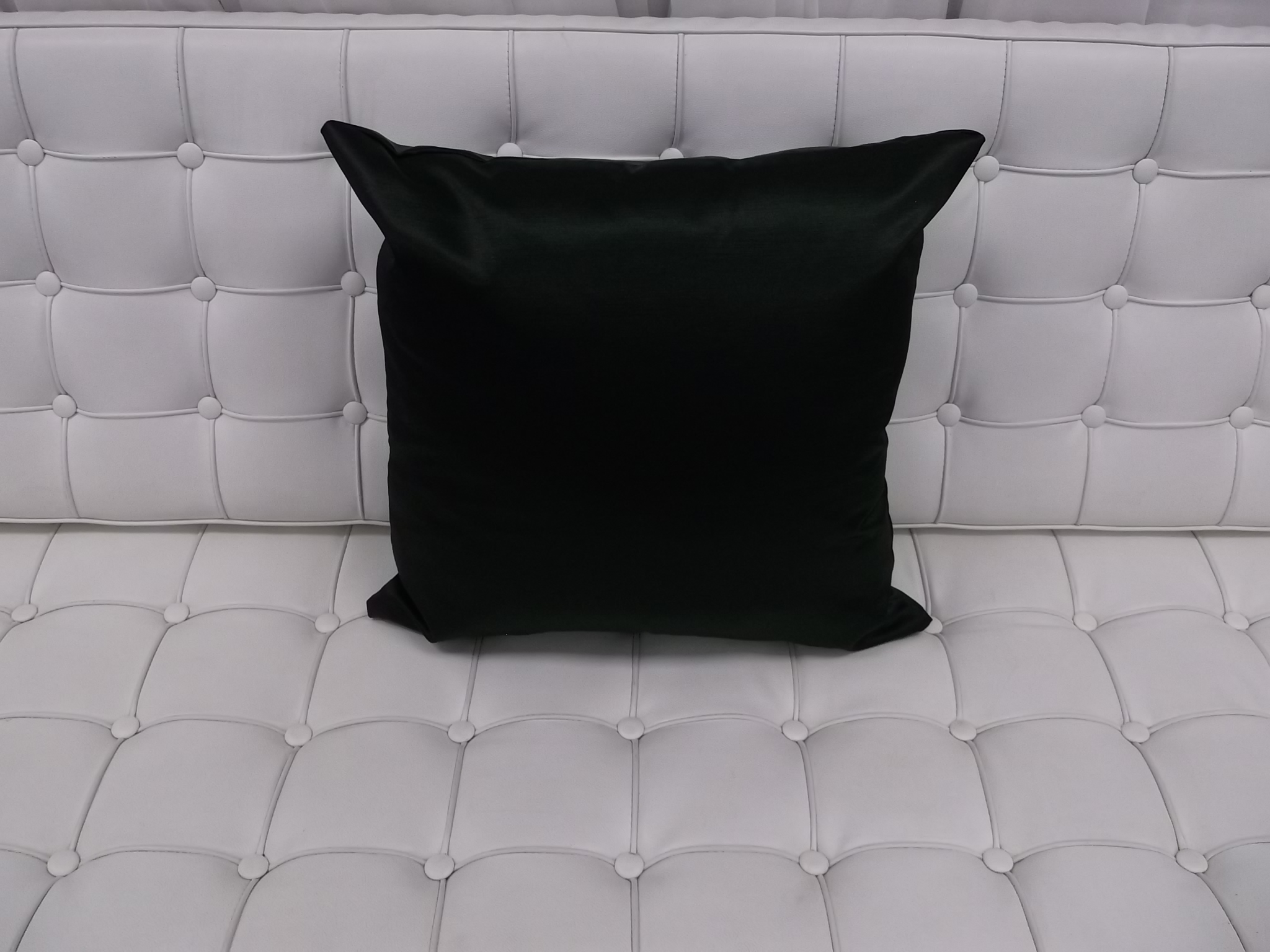 PILLOW - BLACK MAJESTIC 20"X20"