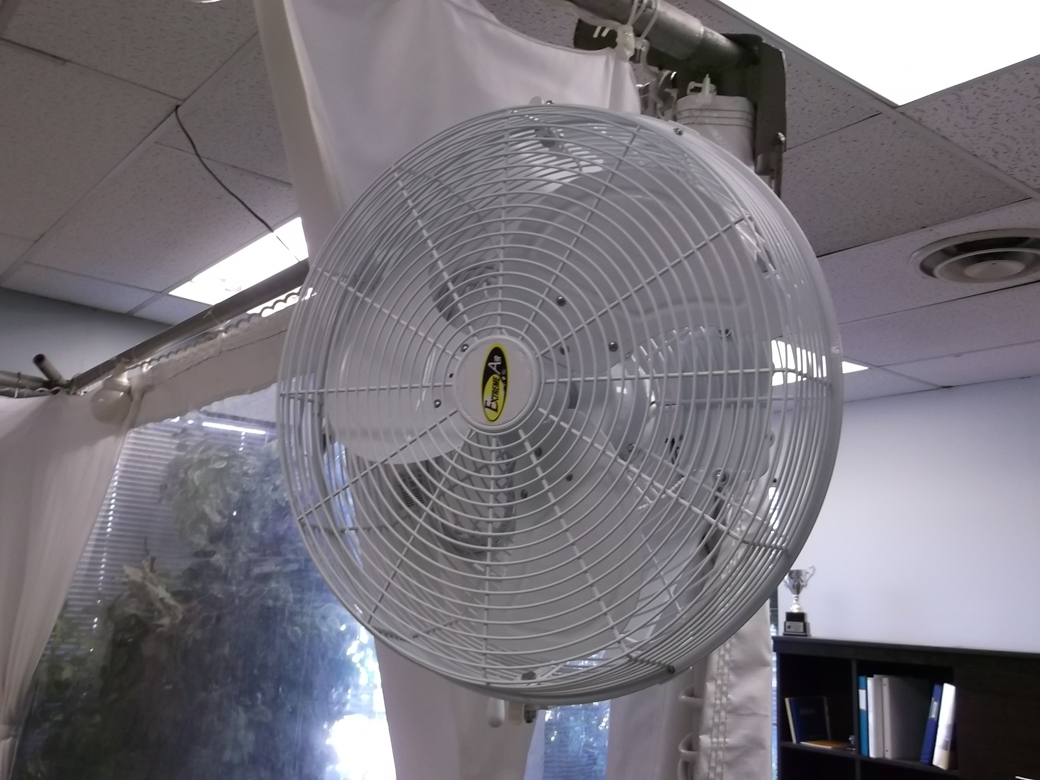 18" FAN FOR TENT (3 speed fan cools 600 sq feet)