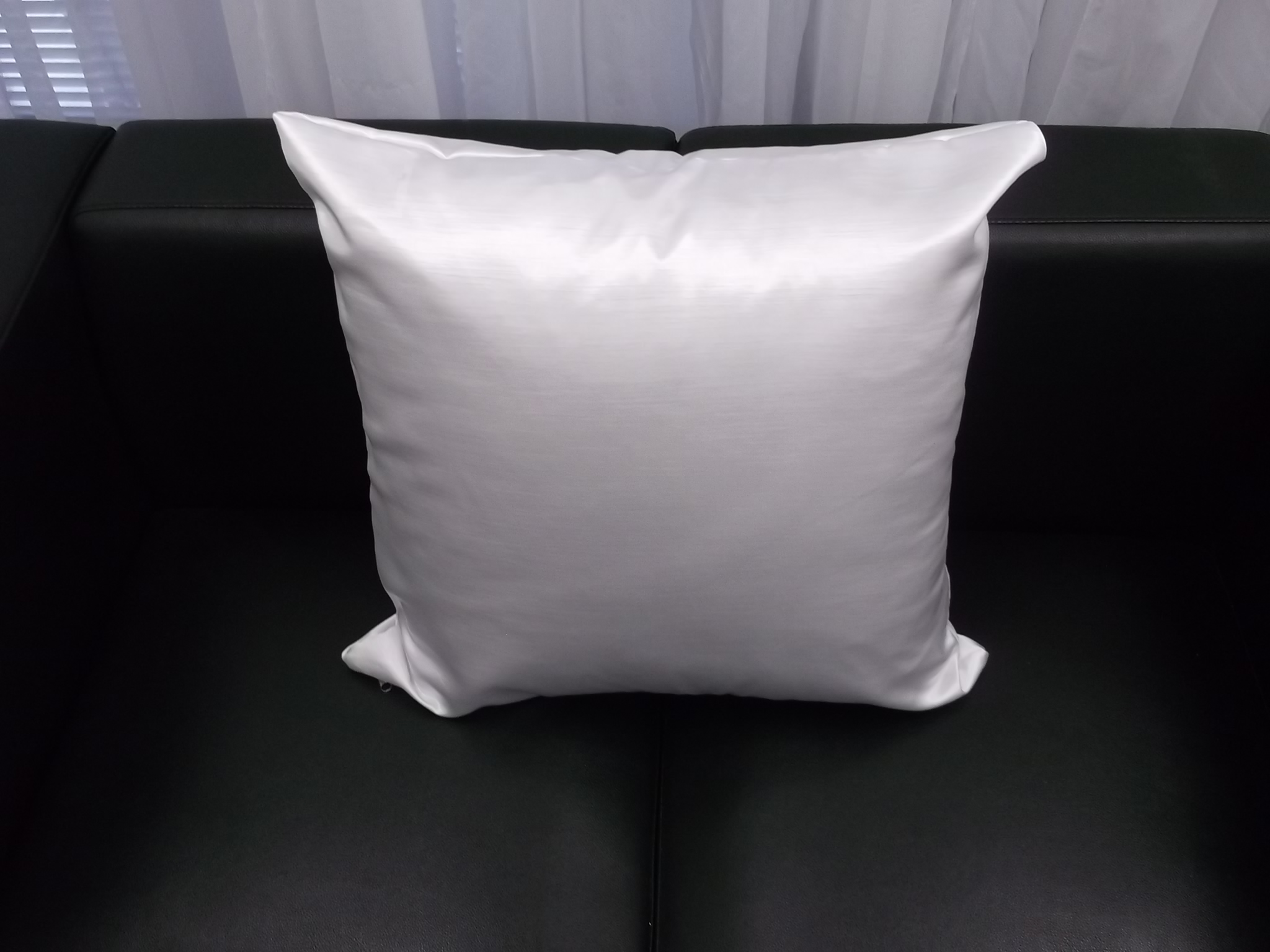 PILLOW - WHITE MAJESTIC 20"X20"