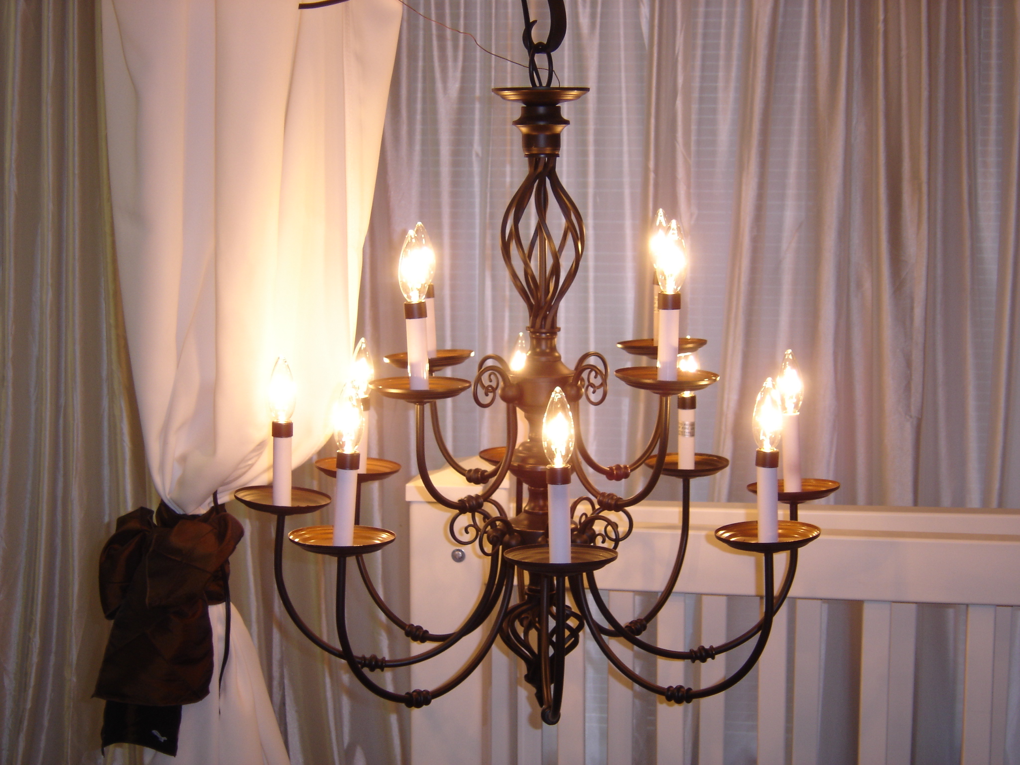 12 ARM CHANDELIER 720 WATTS